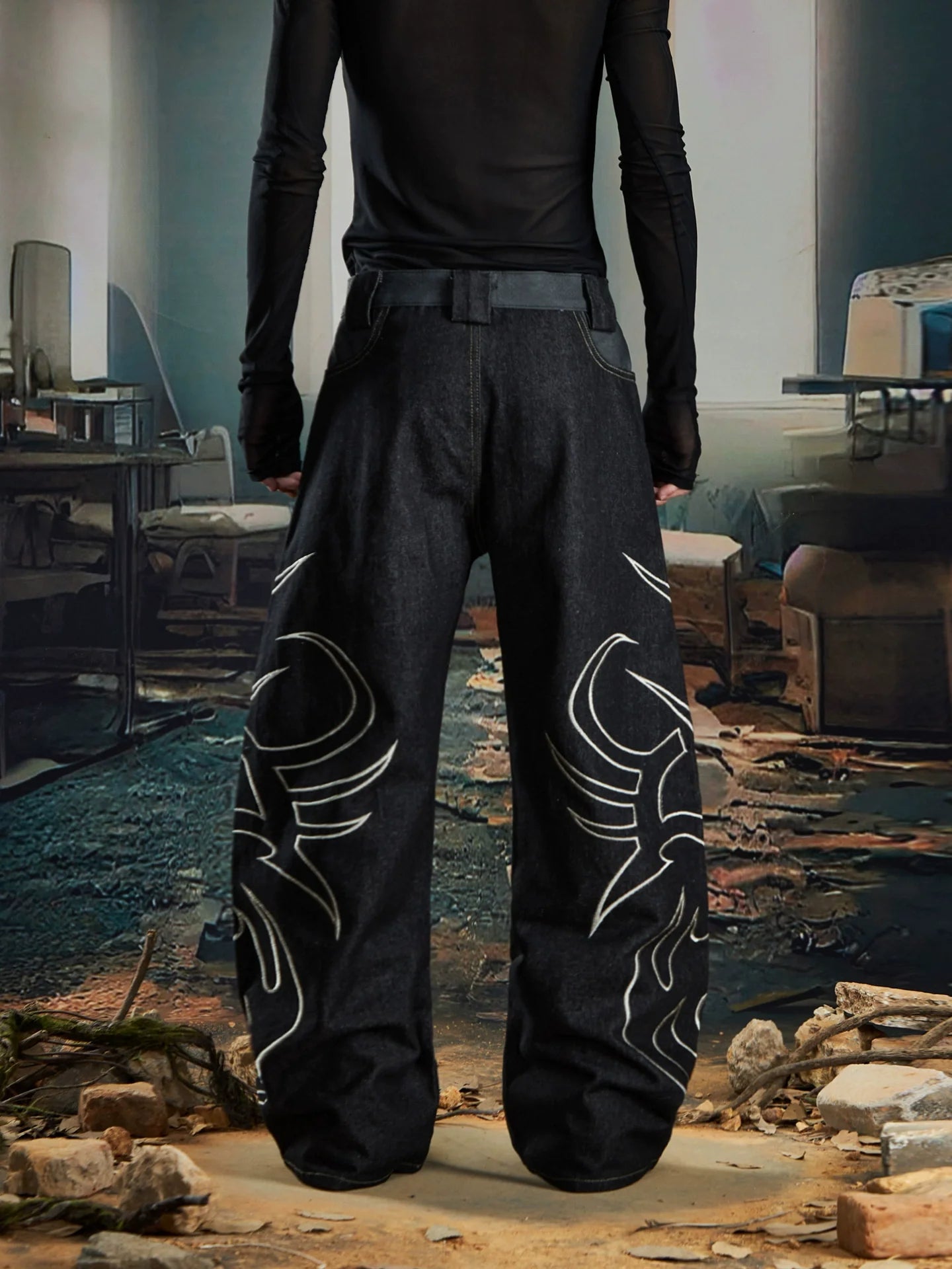 EMBROIDERED MACHETE JEANS