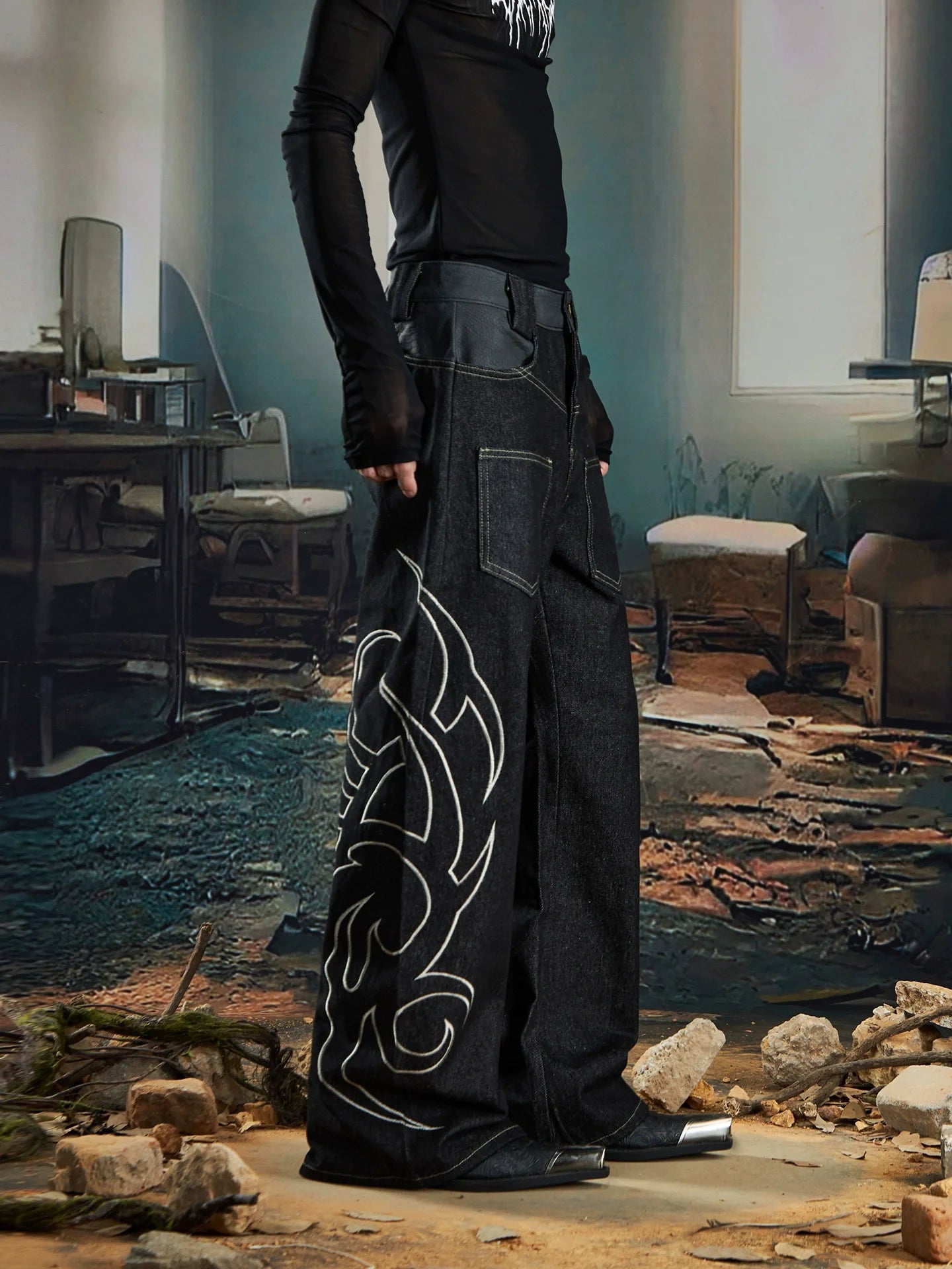 EMBROIDERED MACHETE JEANS