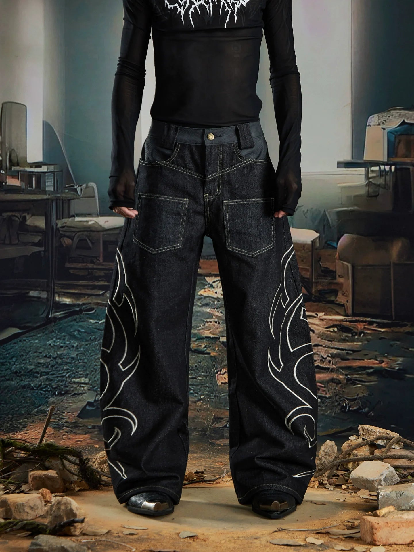 EMBROIDERED MACHETE JEANS