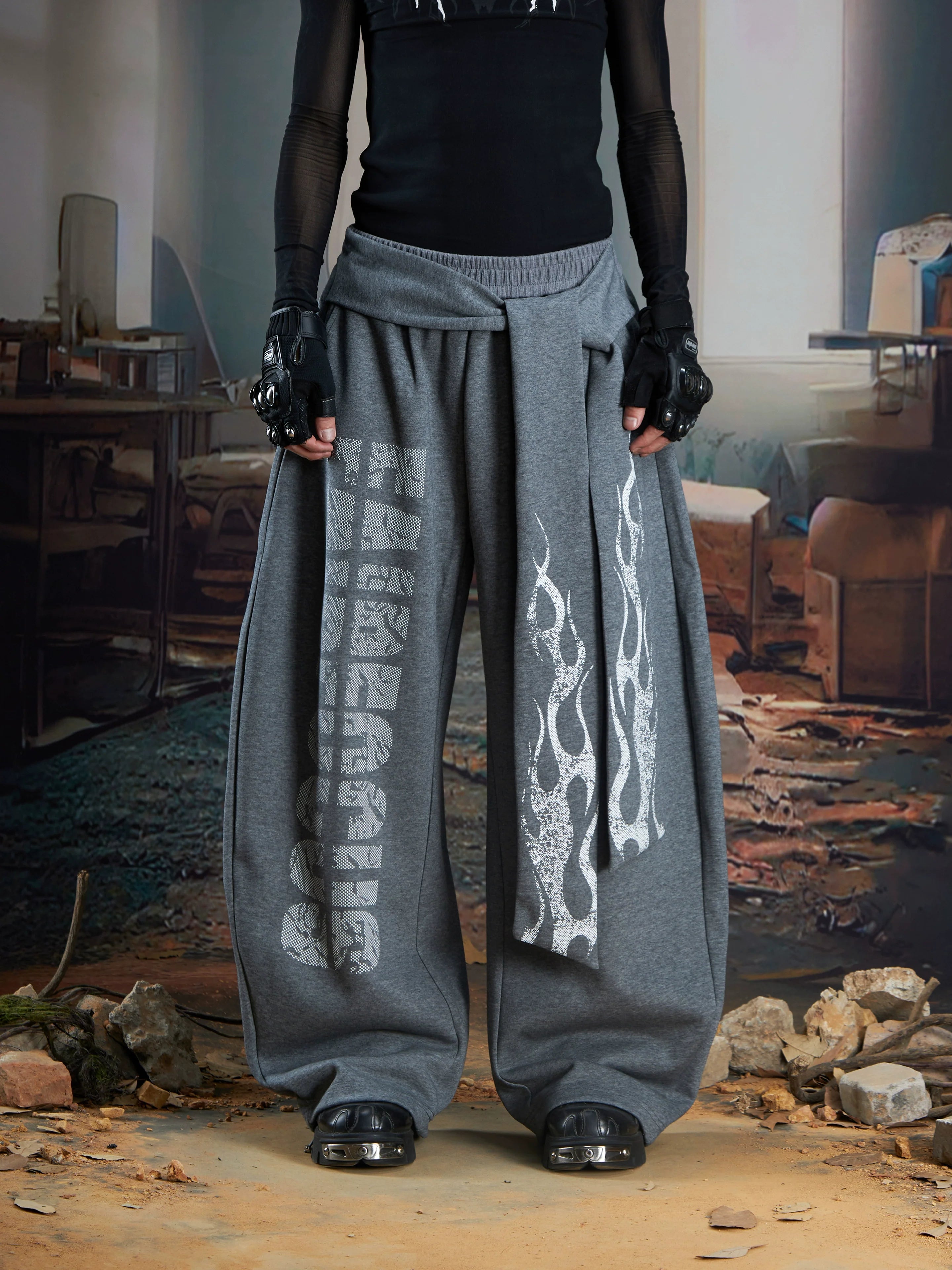 Y2K GRAPHIC DANCE SWEATPANTS