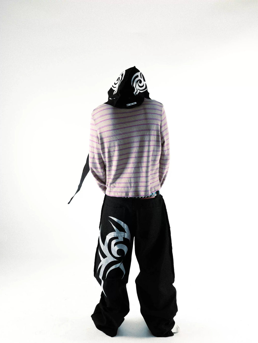 GRAPHIC BAGGY JEANS