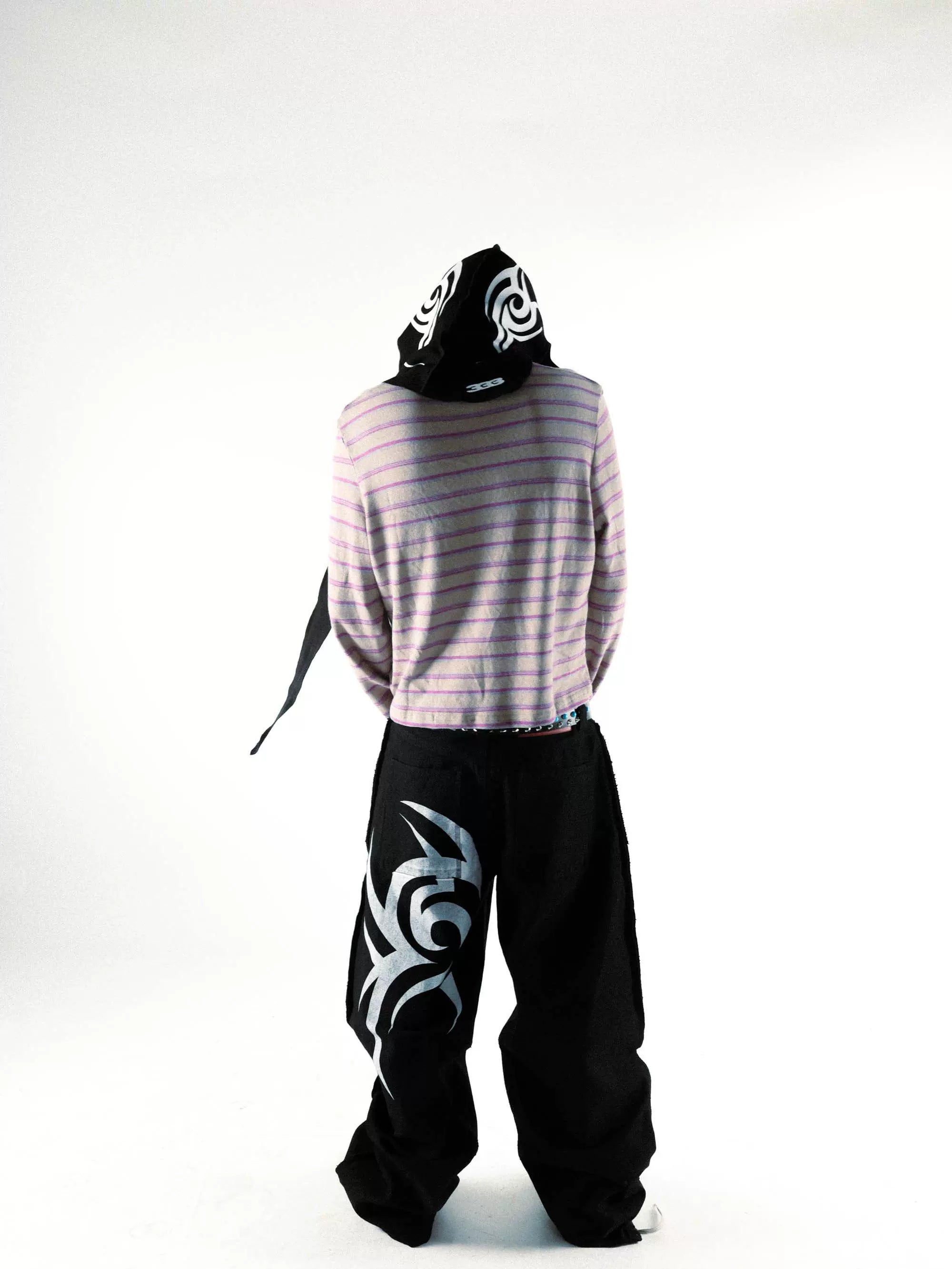 GRAPHIC BAGGY JEANS