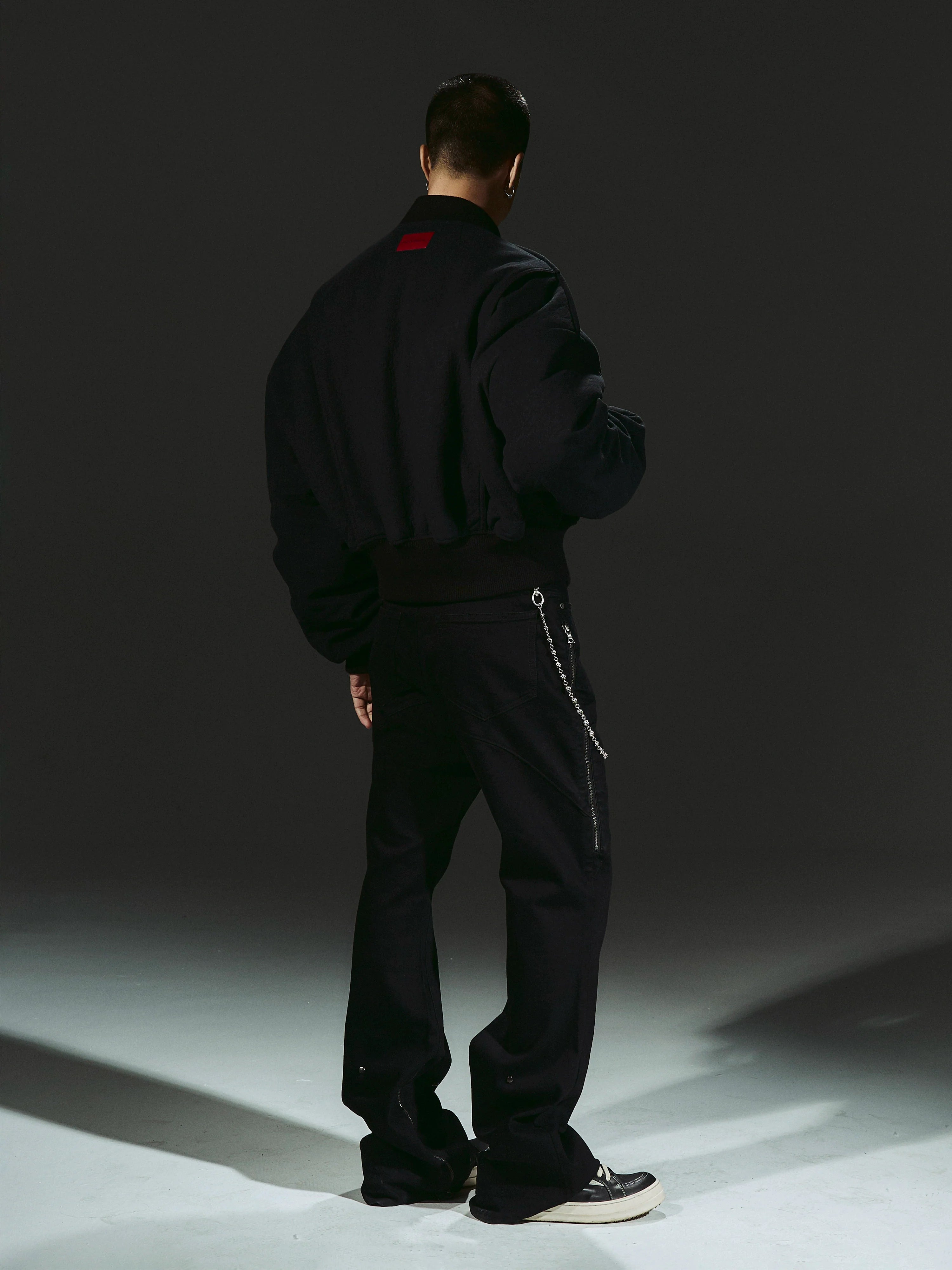 DARK PLEATED SLEEVE JACKET