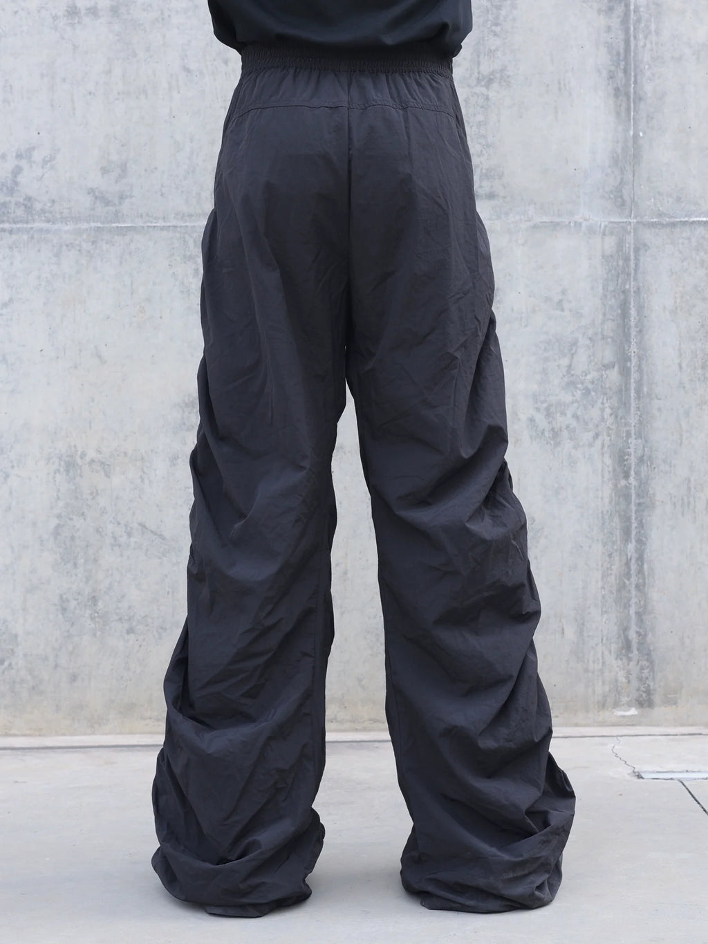PLEATED SPIRAL CUT PANTS