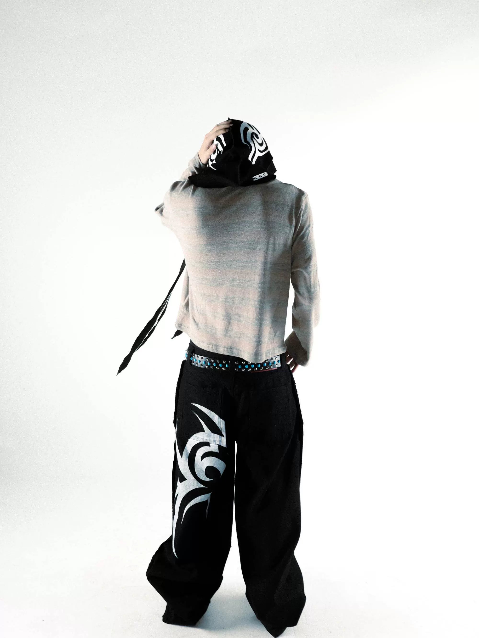 GRAPHIC BAGGY JEANS