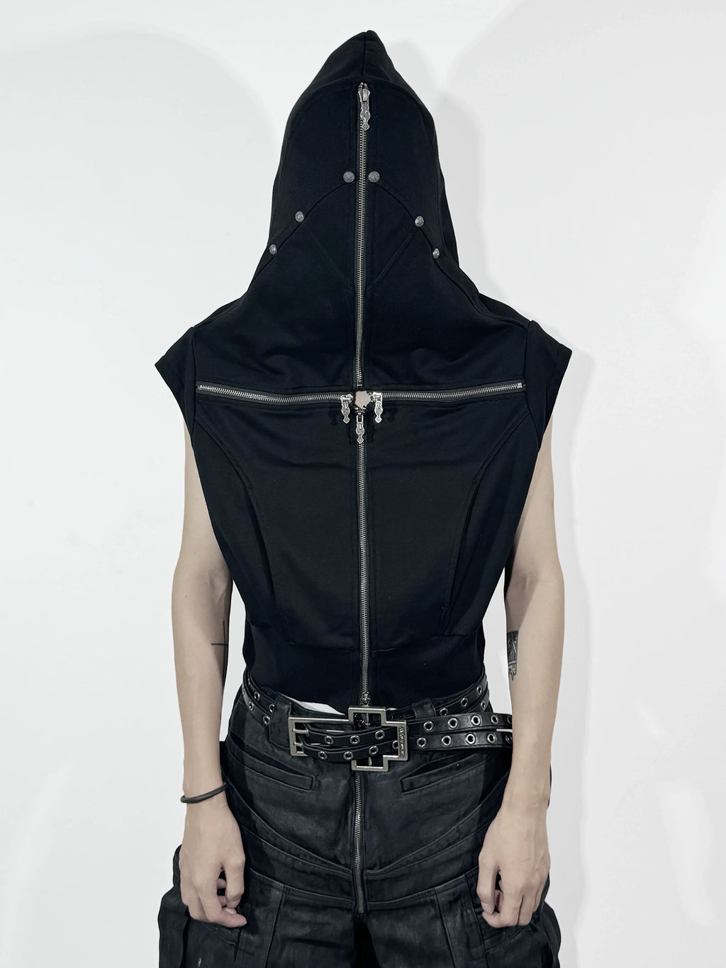 SLEEVELESS HOODED CANVAS VEST