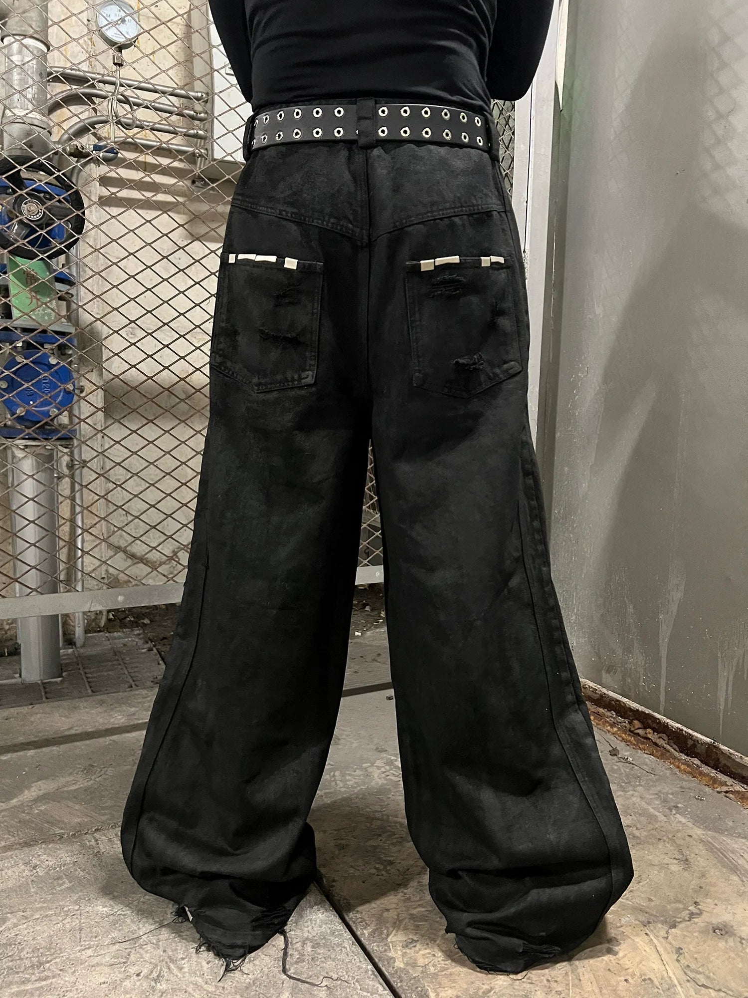 WIDE LEG DESTROYED WASH JEANS