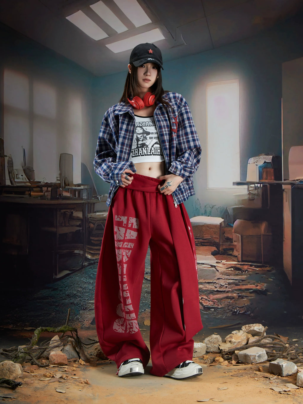 Y2K GRAPHIC DANCE SWEATPANTS