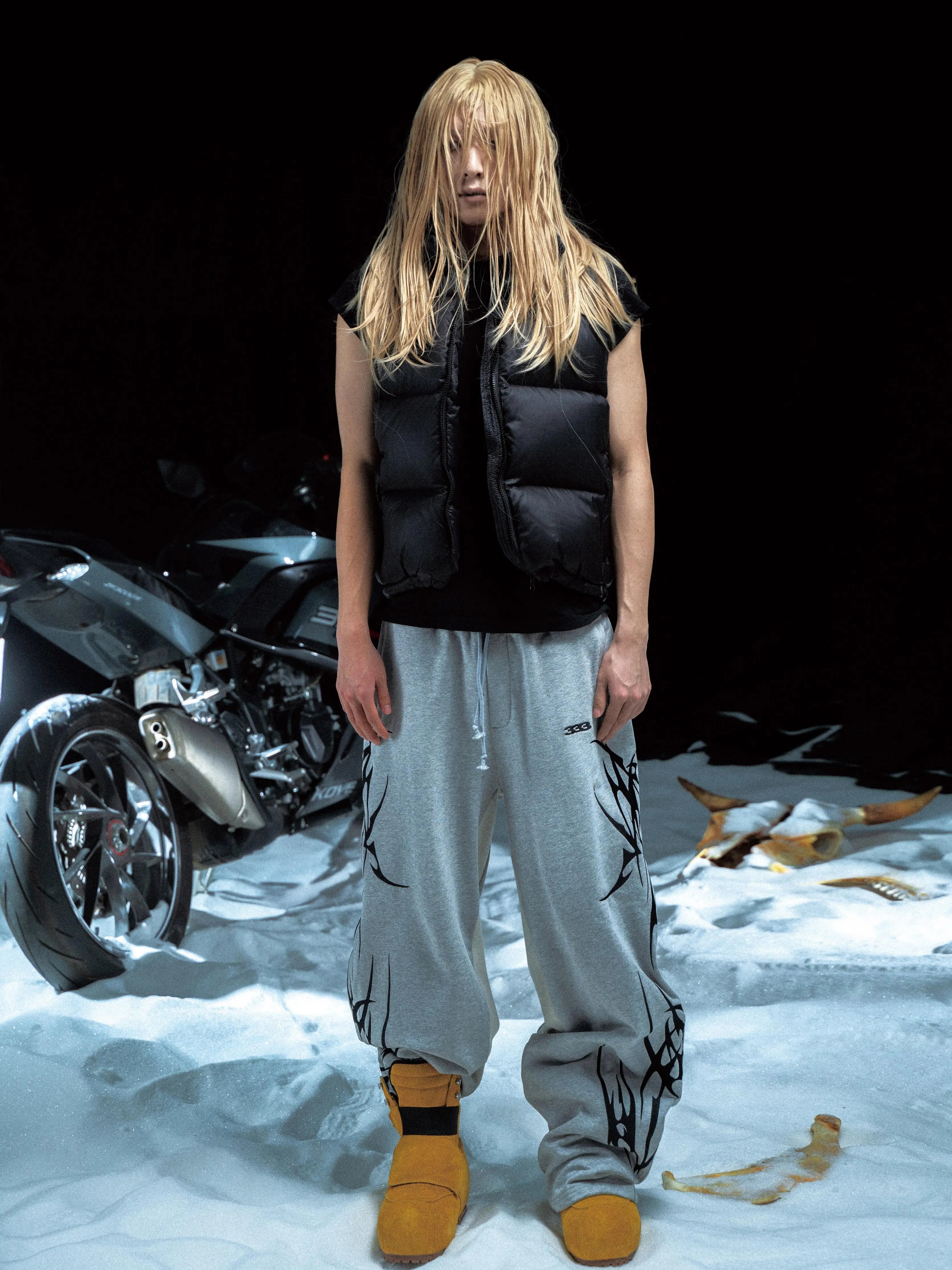EMBROIDERED BAGGY SWEATPANTS