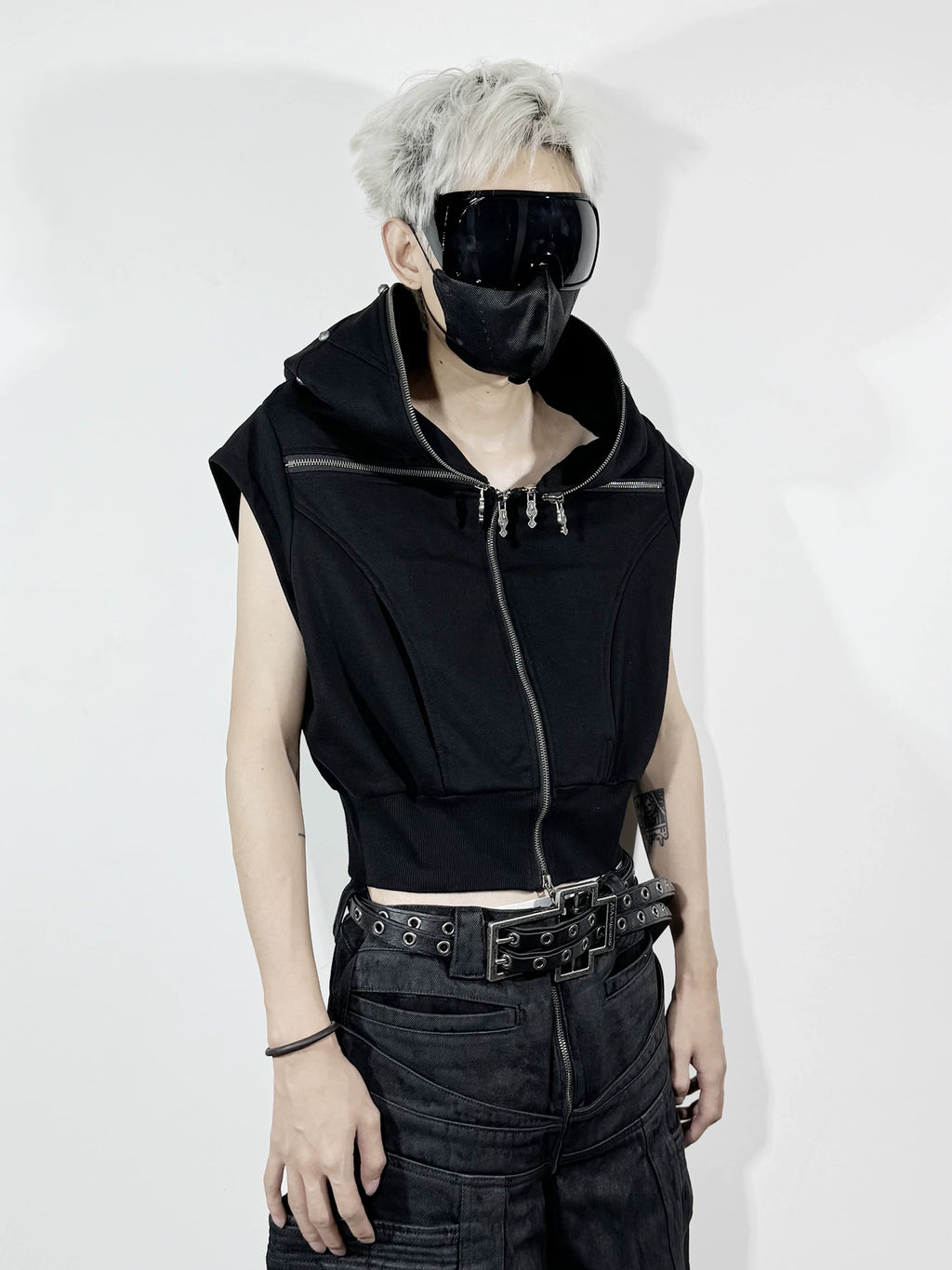 SLEEVELESS HOODED CANVAS VEST