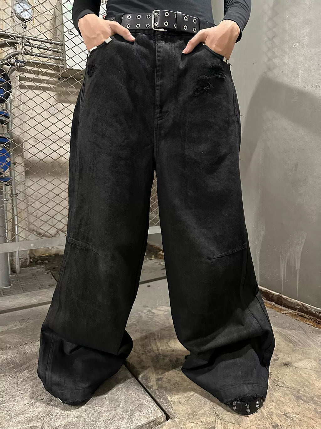 WIDE LEG DESTROYED WASH JEANS