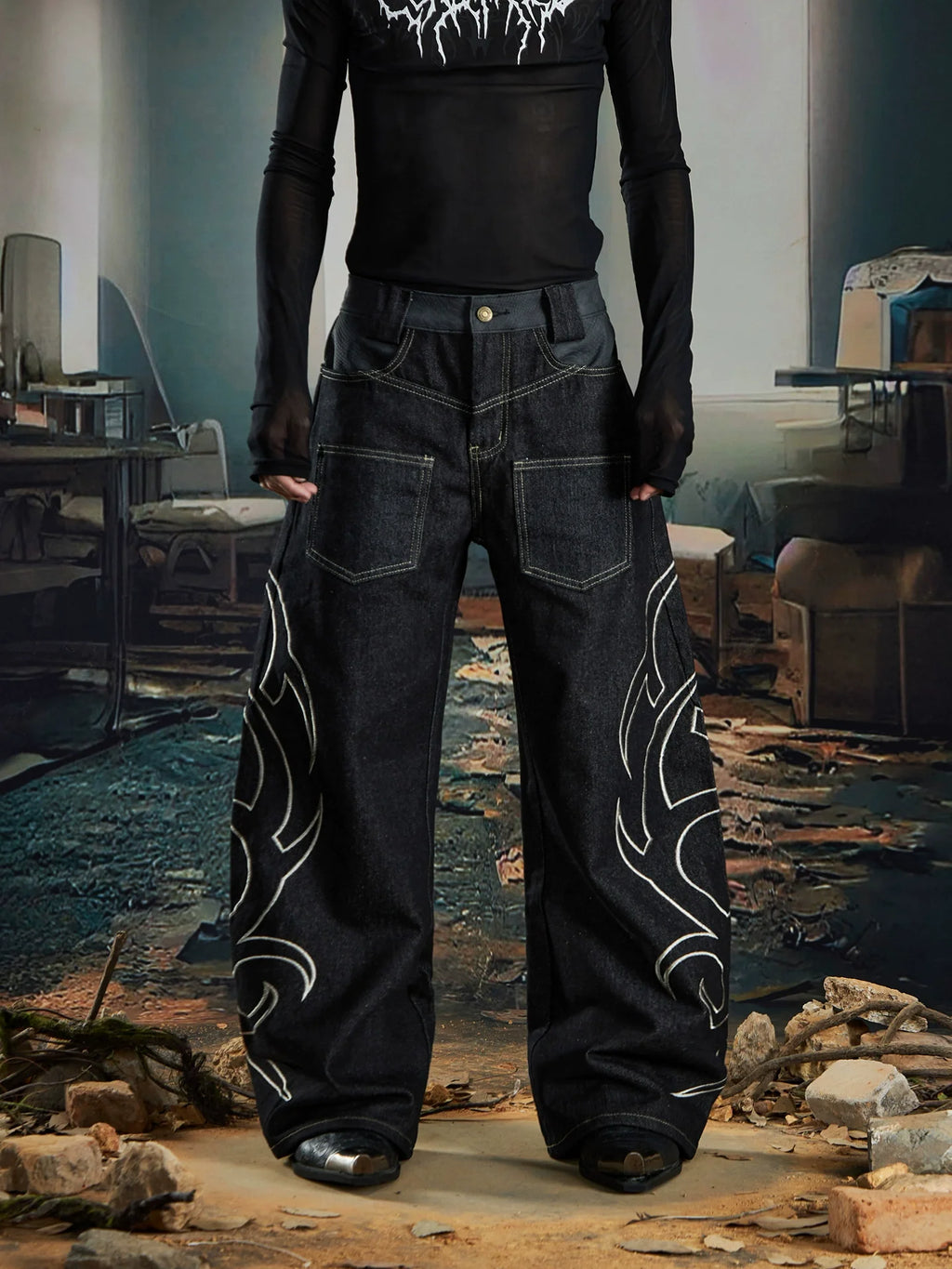 EMBROIDERED MACHETE JEANS