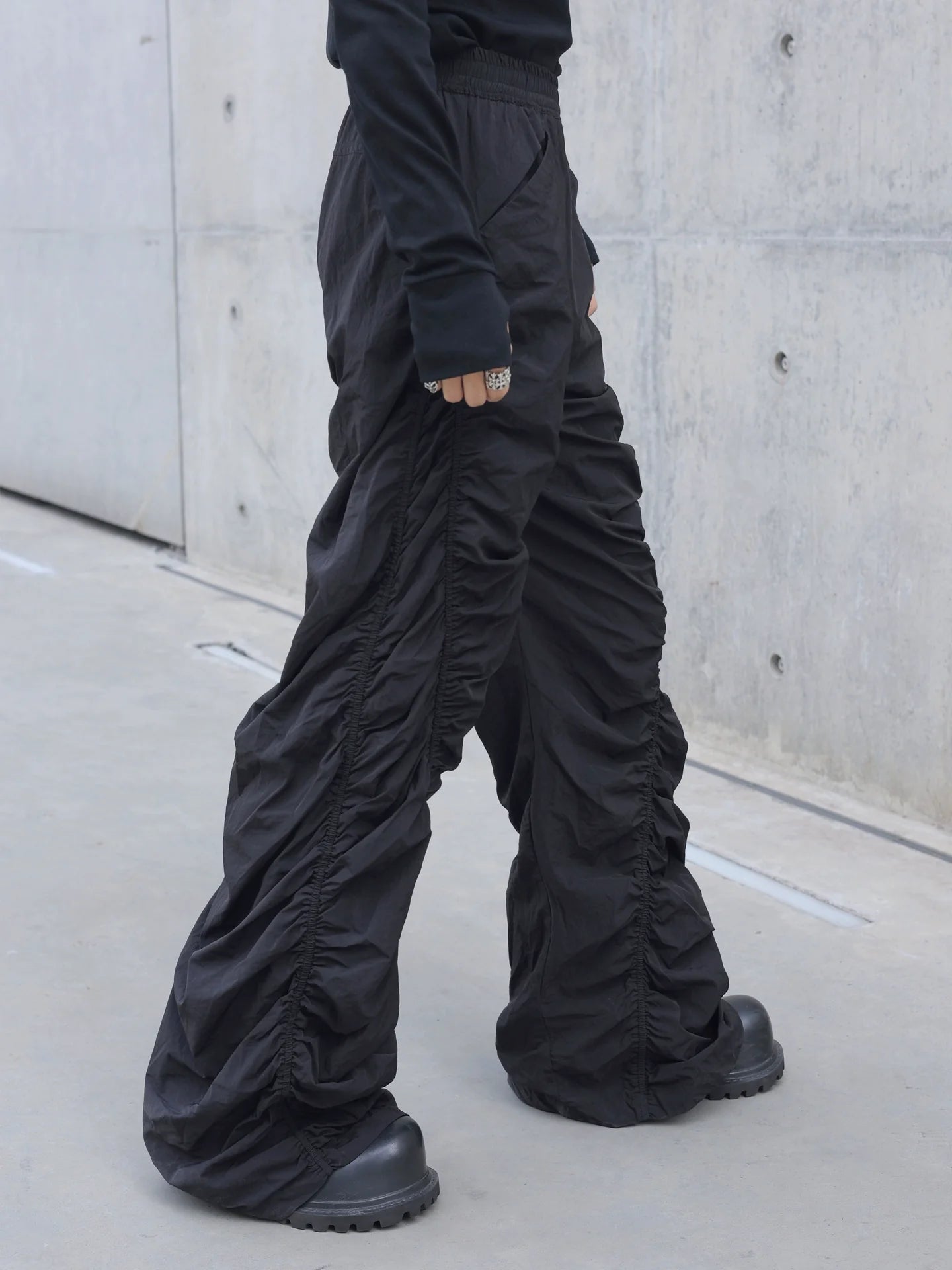 PLEATED SPIRAL CUT PANTS